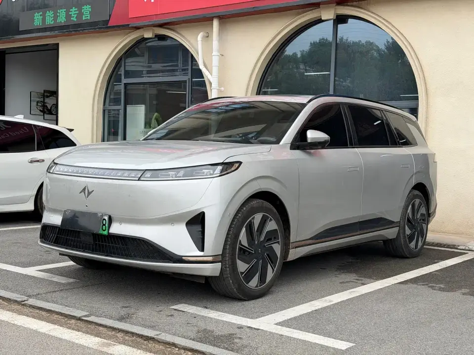 Dongfeng Yipai eπ008 636Max Pure Electric 6-Seater 2025