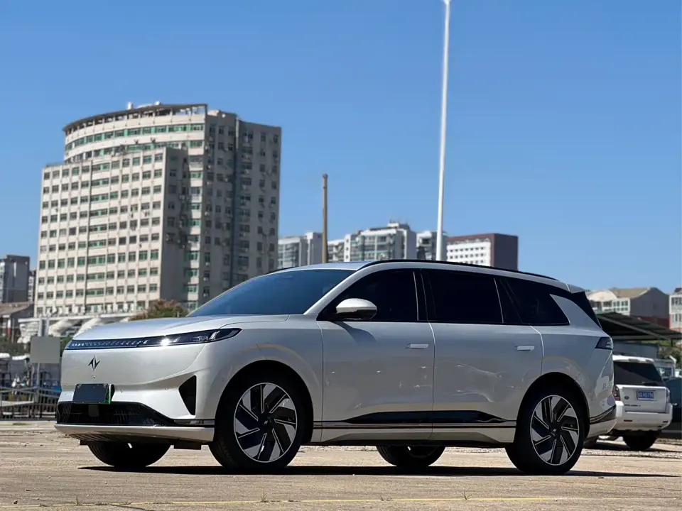 Dongfeng Yipai eπ008 636Max Pure Electric 6-Seater 2025