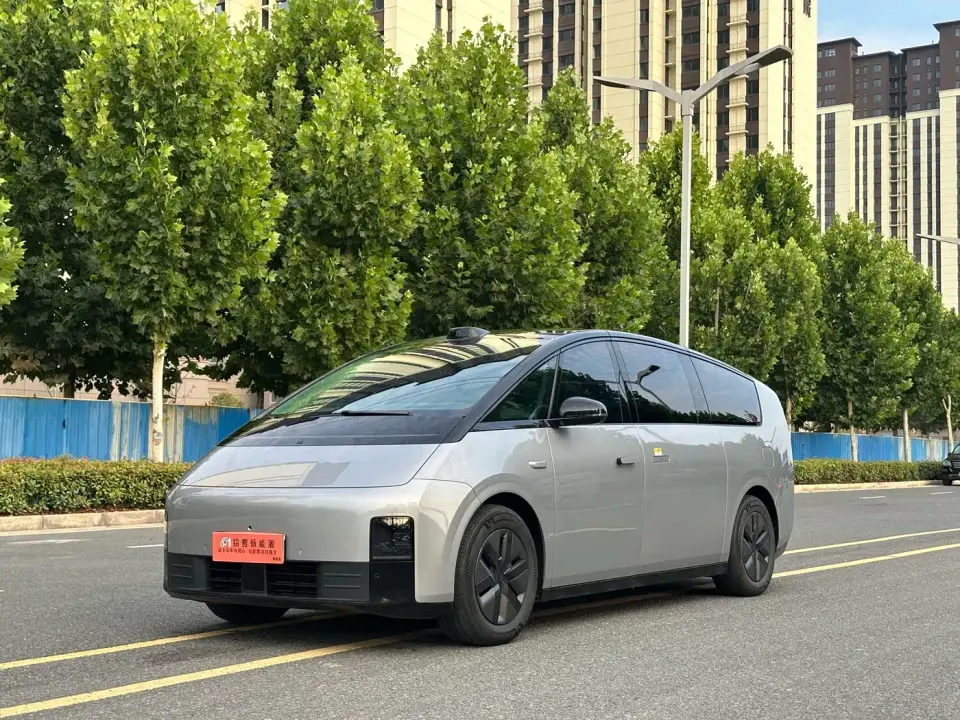Li Auto MEGA Ultra 2024