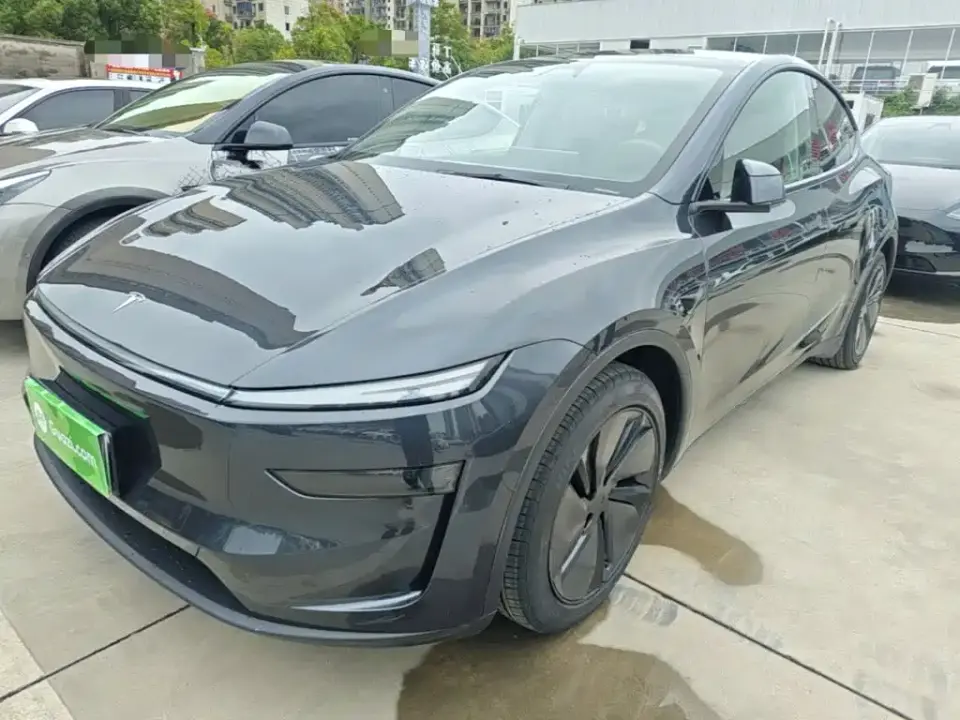 Tesla Model Y Rear-Wheel Drive 2025
