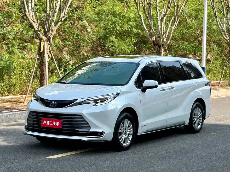 Toyota Sienna 2.5L Hybrid Premium Edition 2022