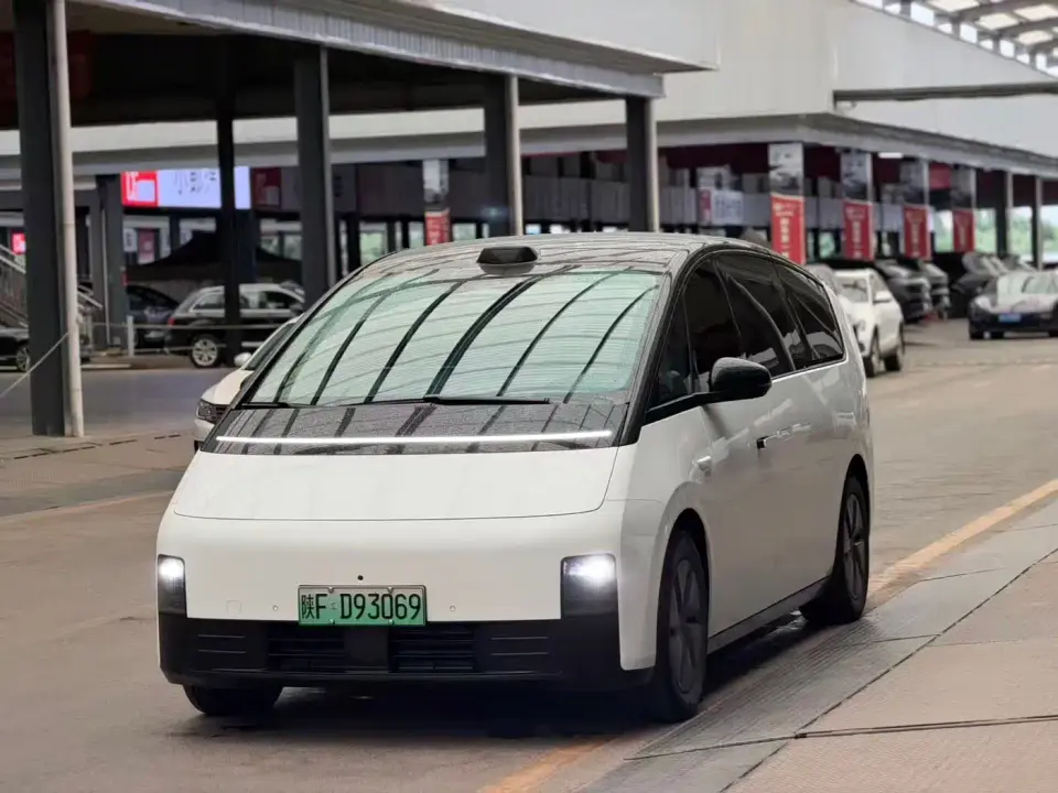 Li Auto MEGA Ultra 2025