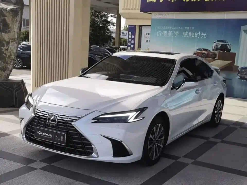 Lexus ES 200 Ultimate Edition 2025