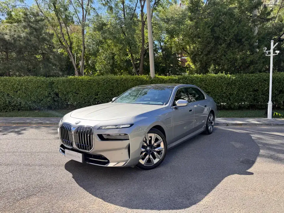 BMW i7 eDrive50L Premium Luxury Package 2023
