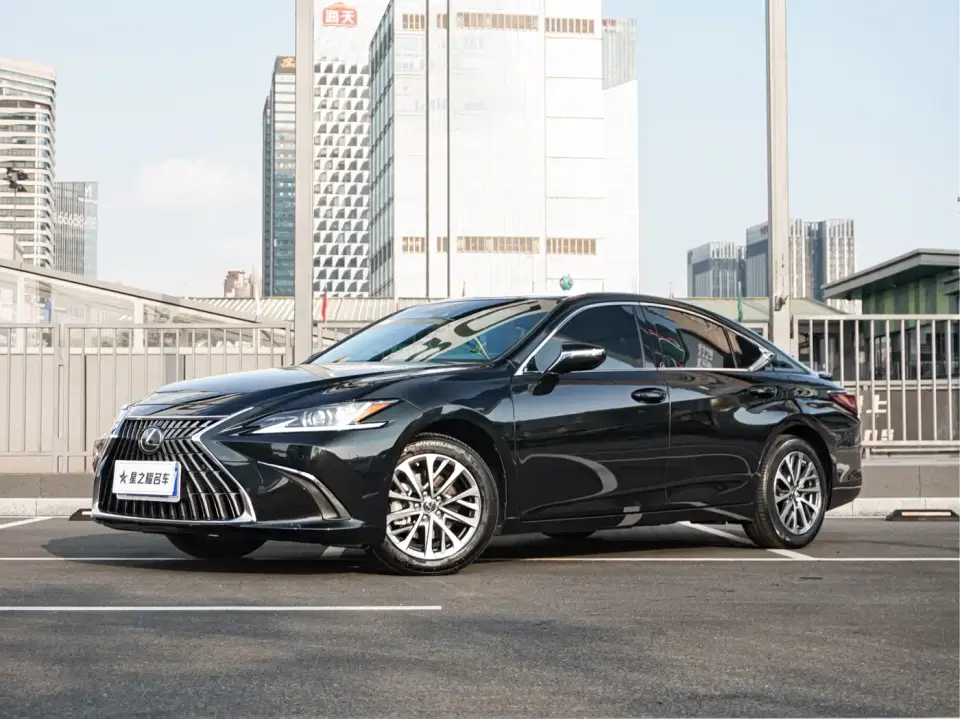 Lexus ES 300h Excellence Edition 2024
