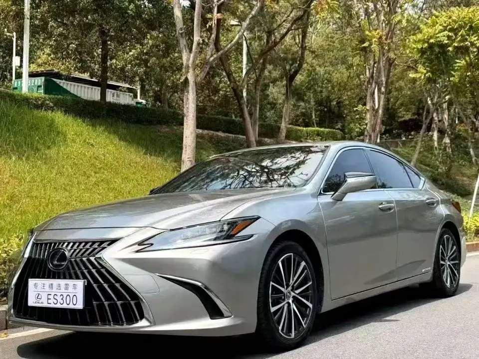 Lexus ES 300h Luxury Edition 2022