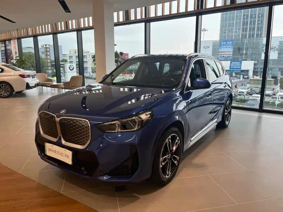 BMW iX1 xDrive30L M Sport Package 2023