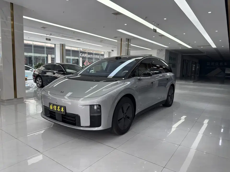 Li Auto Li i8 Standard Edition 2025
