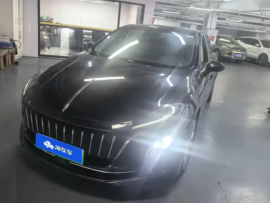 Hongqi E-QM5 620km PLUS 2024