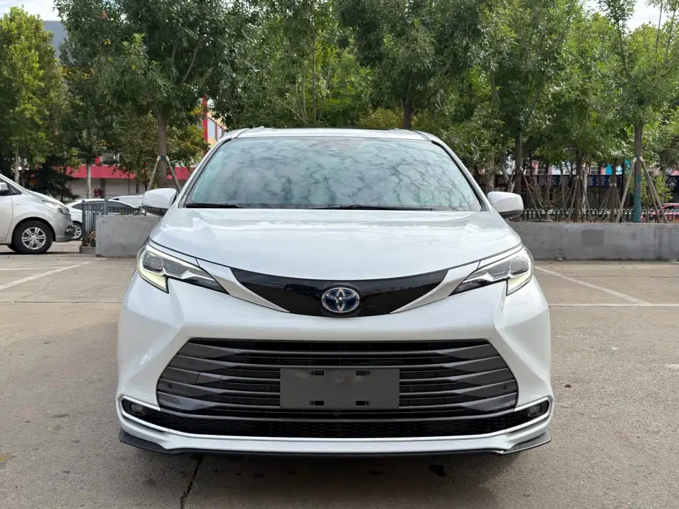 Toyota Sienna 2.5L Hybrid Luxury Edition 2022