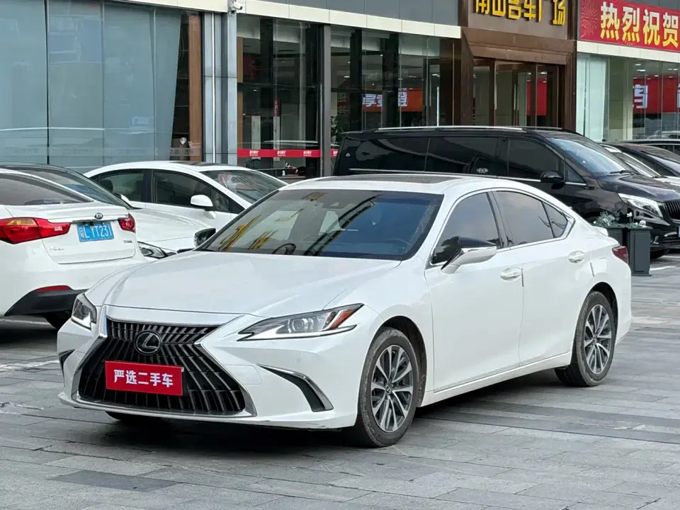 Lexus ES 300h Excellence Edition 2023