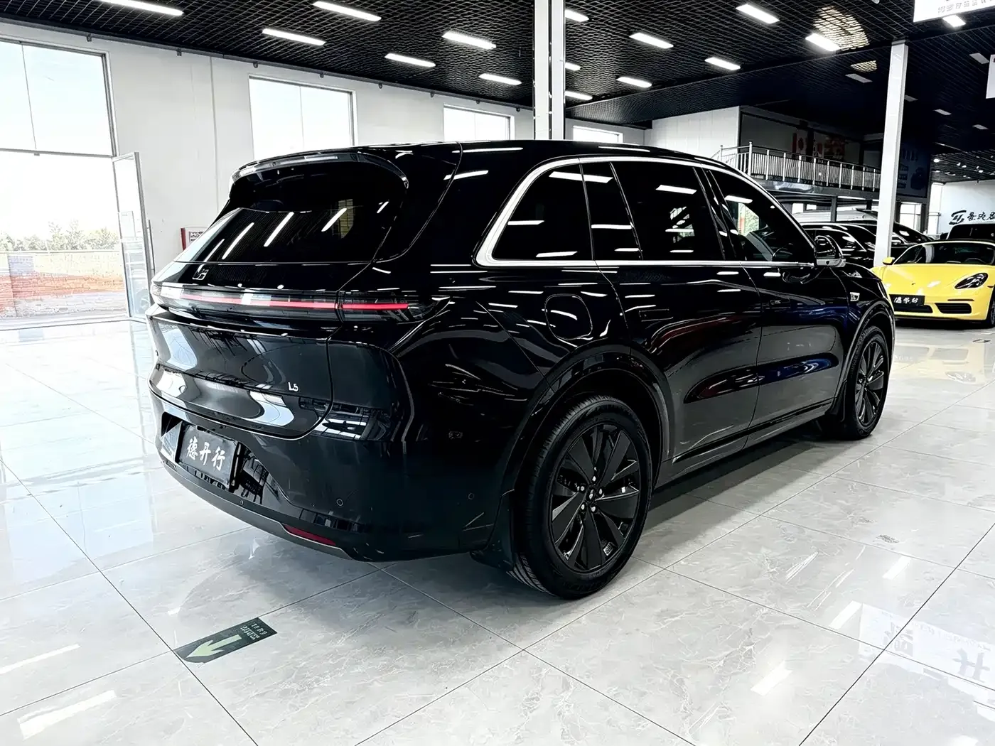 Li Auto L6 Pro Smart Renewal Edition 2025 — фото 3