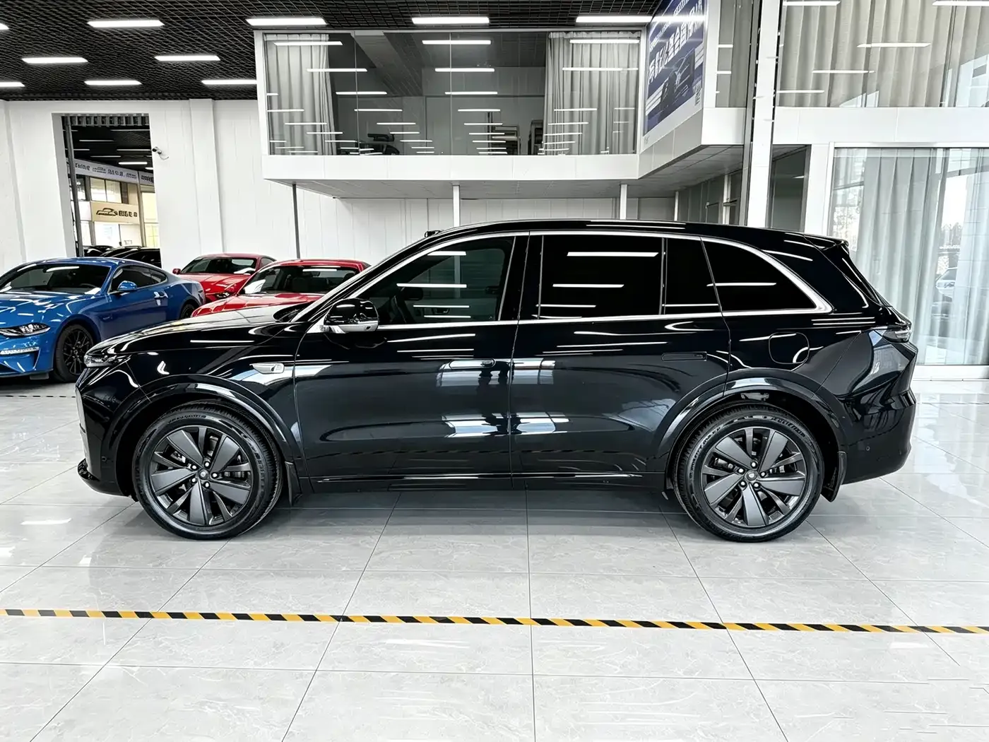 Li Auto L6 Pro Smart Renewal Edition 2025 — фото 2