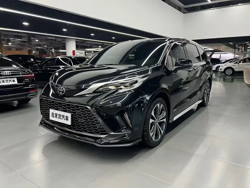 Toyota Granvia 2.5L Hybrid Premium PLUS 2025