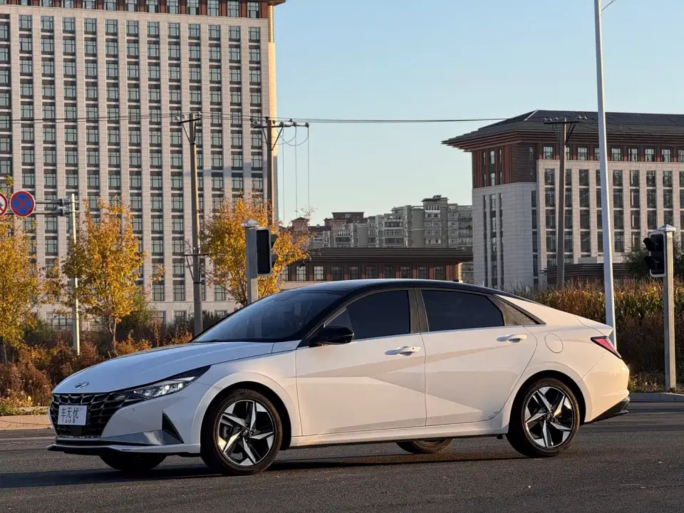 Hyundai Elantra 1.5L CVT TOP Flagship Edition 2022