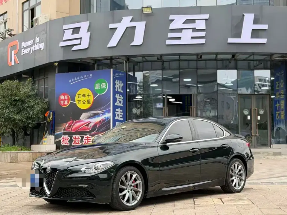Alfa Romeo Giulia 2.0T 280HP Luxury Edition 2019