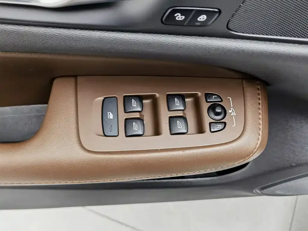 Volvo S60 B4 Inscription Luxury Edition 2024 — фото 9
