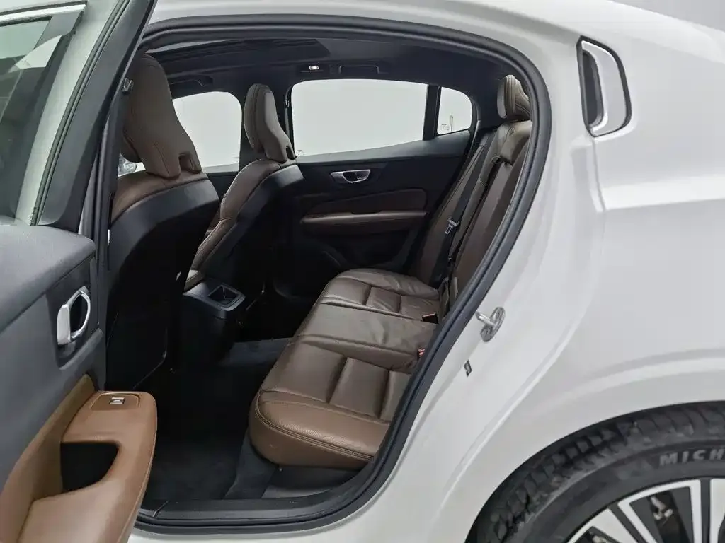 Volvo S60 B4 Inscription Luxury Edition 2024 — фото 15