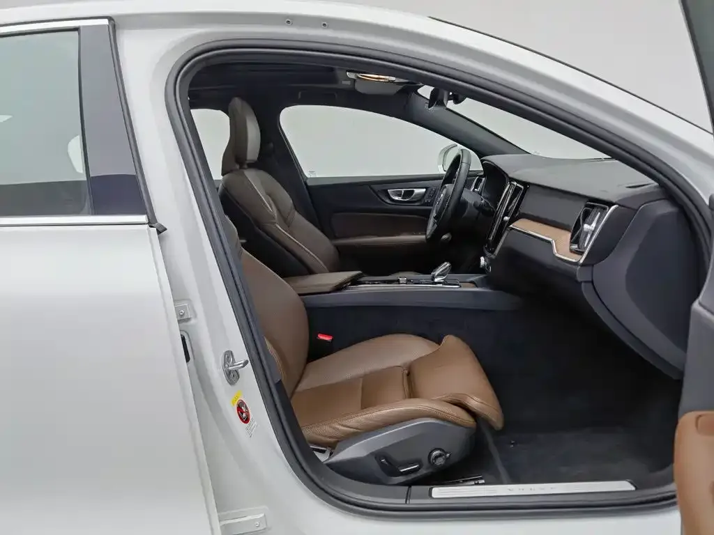 Volvo S60 B4 Inscription Luxury Edition 2024 — фото 23