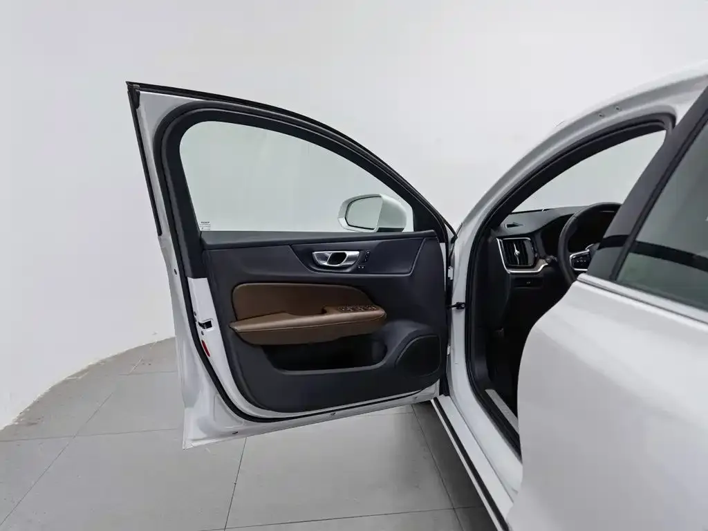 Volvo S60 B4 Inscription Luxury Edition 2024 — фото 8