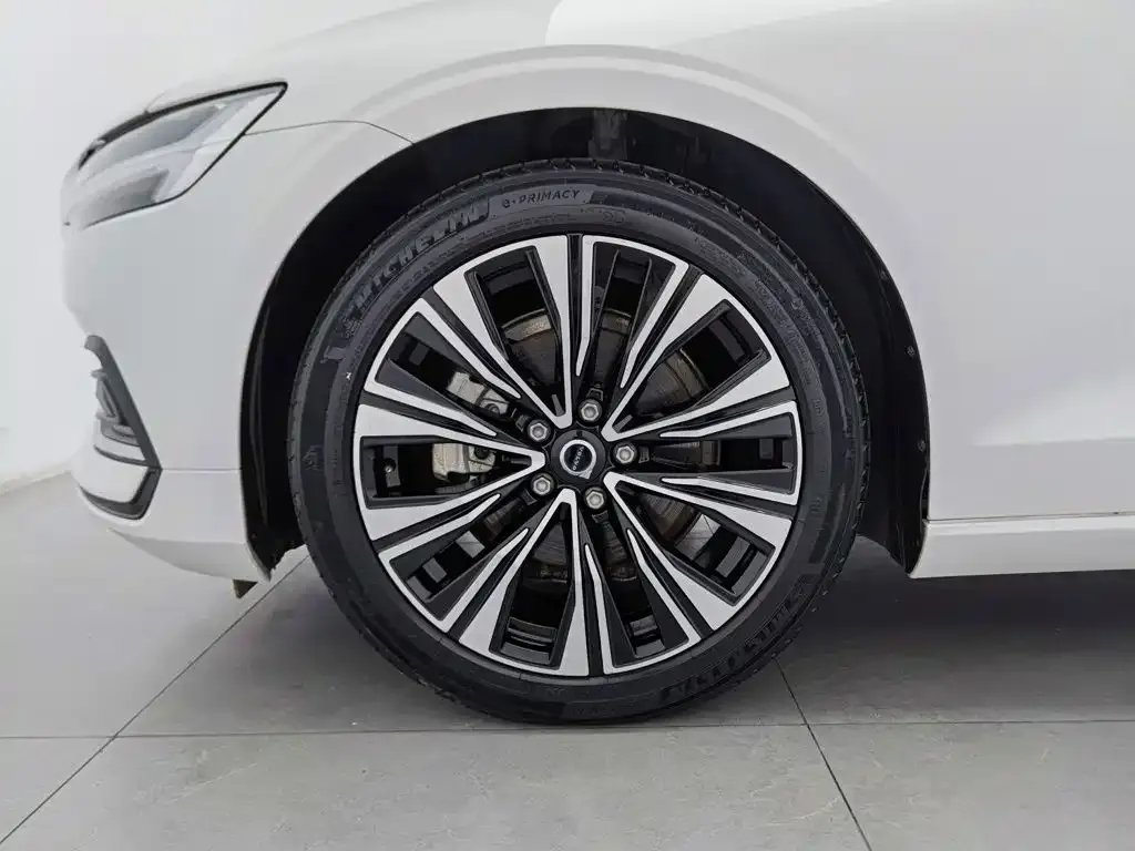 Volvo S60 B4 Inscription Luxury Edition 2024 — фото 17