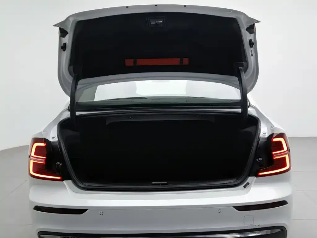 Volvo S60 B4 Inscription Luxury Edition 2024 — фото 16