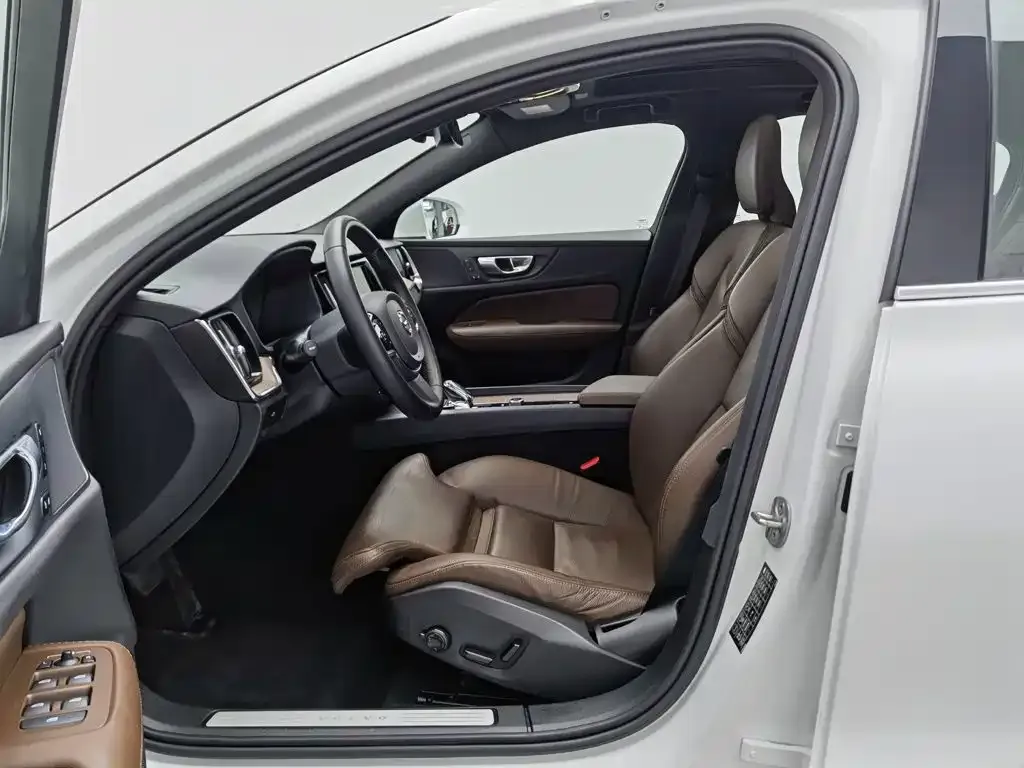 Volvo S60 B4 Inscription Luxury Edition 2024 — фото 10