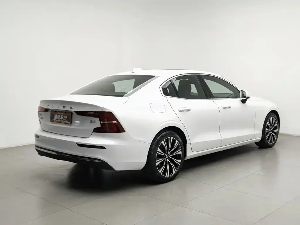 Volvo S60 B4 Inscription Luxury Edition 2024 — фото 2