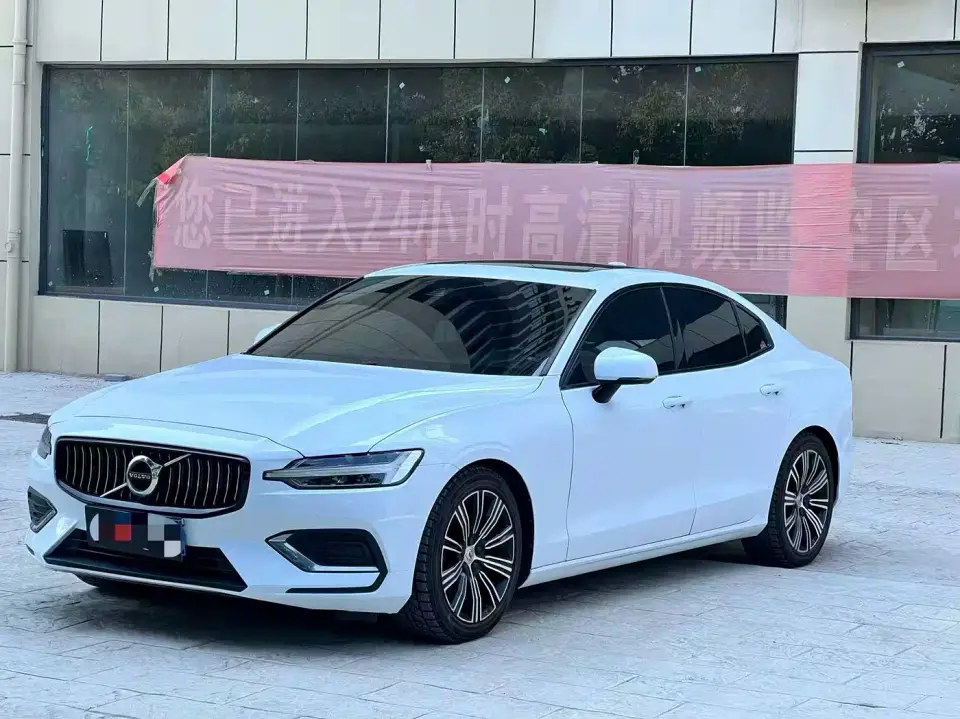 Volvo S60 T4 Momentum Sport Edition 2020