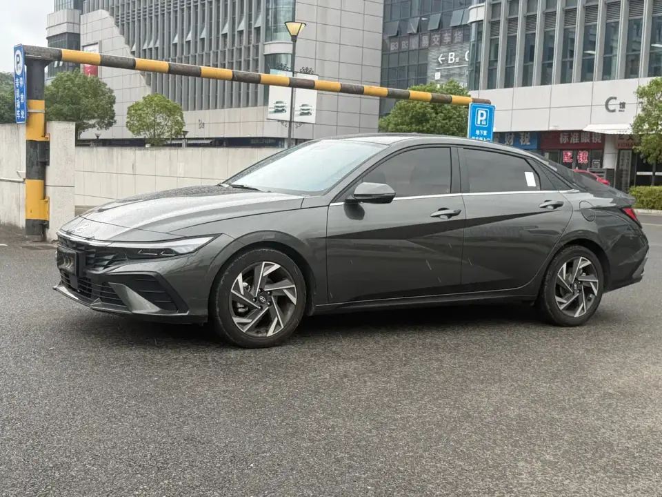 Hyundai Elantra Model 1.5L CVT LUX Premium Edition 2025