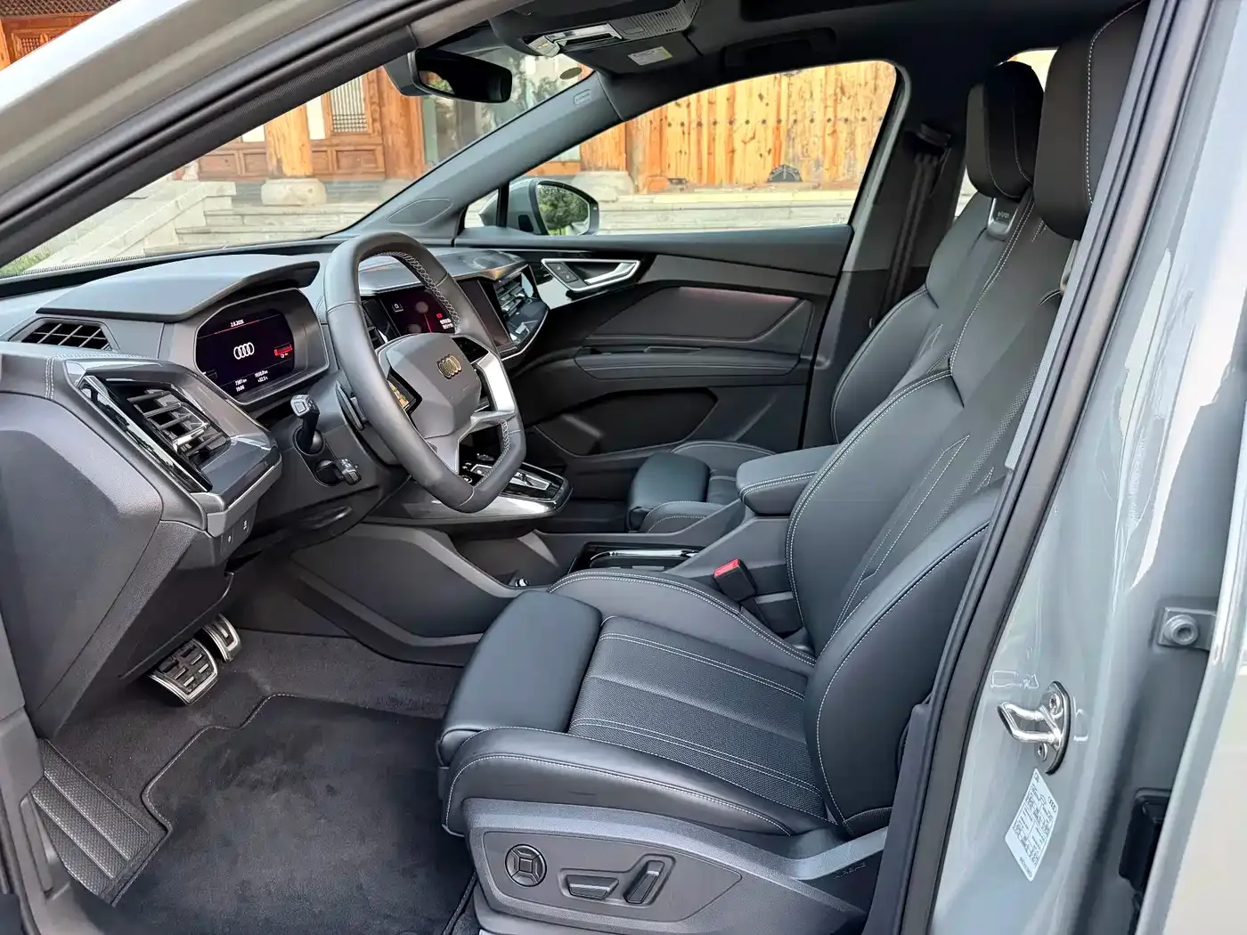 Audi Q4 e-tron 40 e-tron Creation Edition 2025 — фото 8