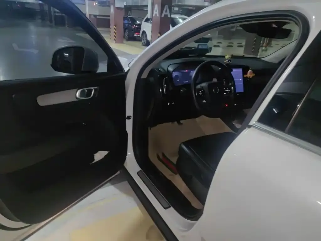 Volvo XC40 T4 AWD Inscription Sport Edition 2019 — фото 14