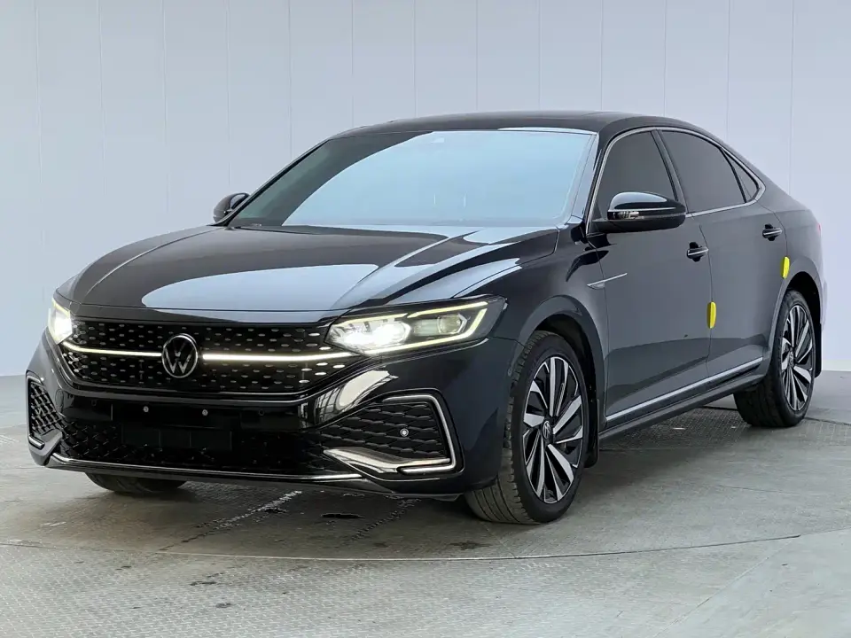 Volkswagen Passat 330TSI Luxury Edition 2022