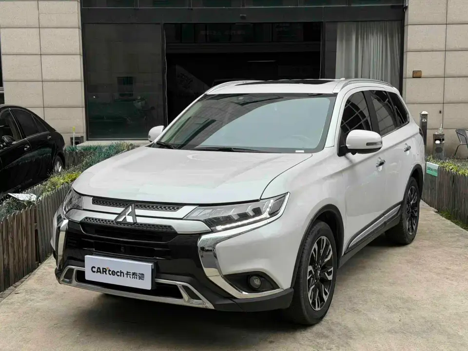 Mitsubishi Outlander 2.4L 4WD Luxury 5-seater 2021