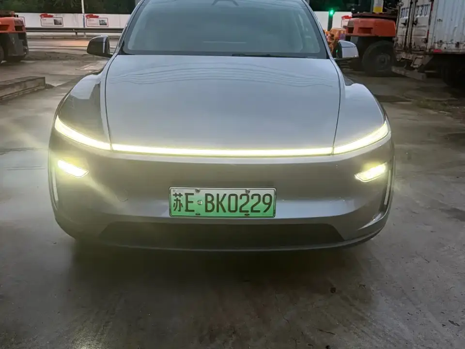 Tesla Model Y Rear-Wheel Drive 2025