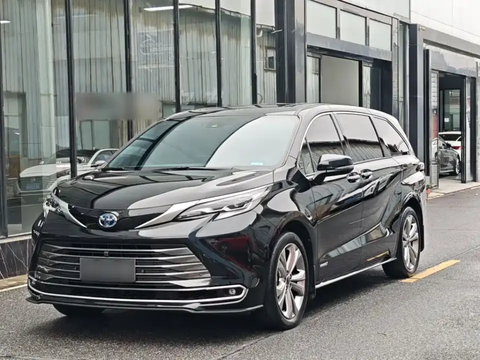 Toyota Sienna 2.5L Hybrid Premium Edition 2024