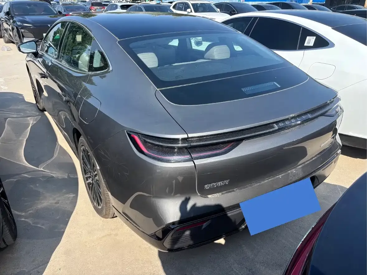 Geely Galaxy Galaxy Xingyao 8 130km EM-i Premium Edition 2025 — фото 9