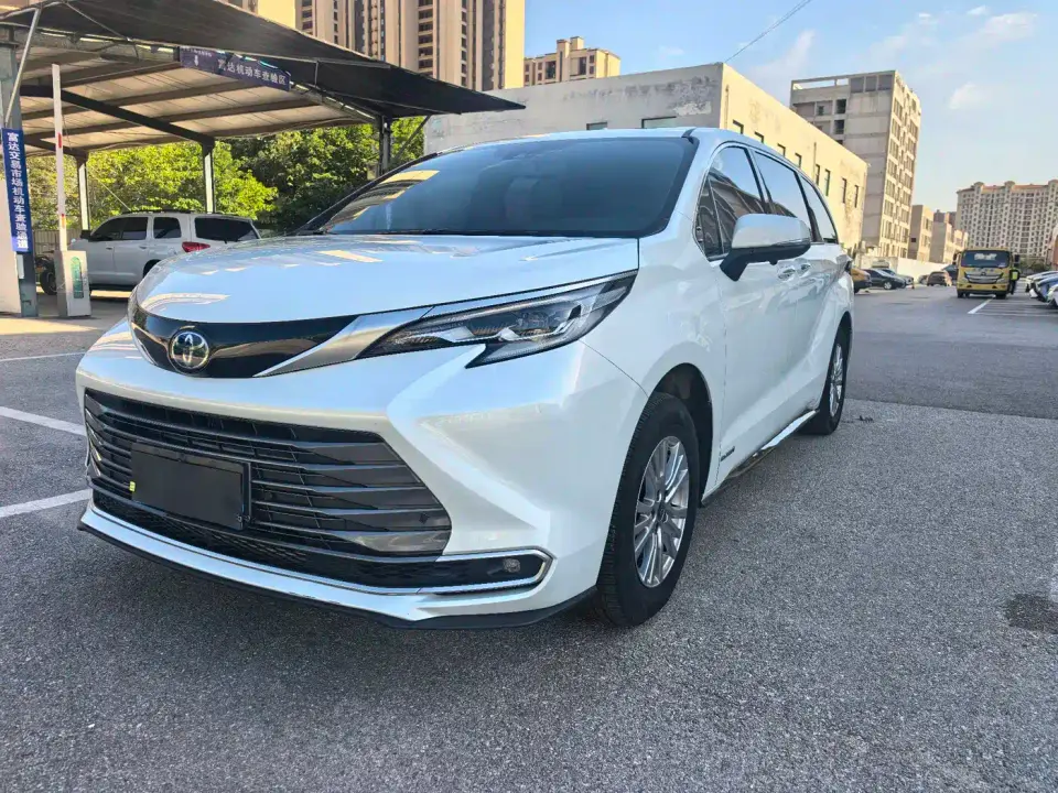 Toyota Sienna 2.5L Hybrid Luxury Edition 2022