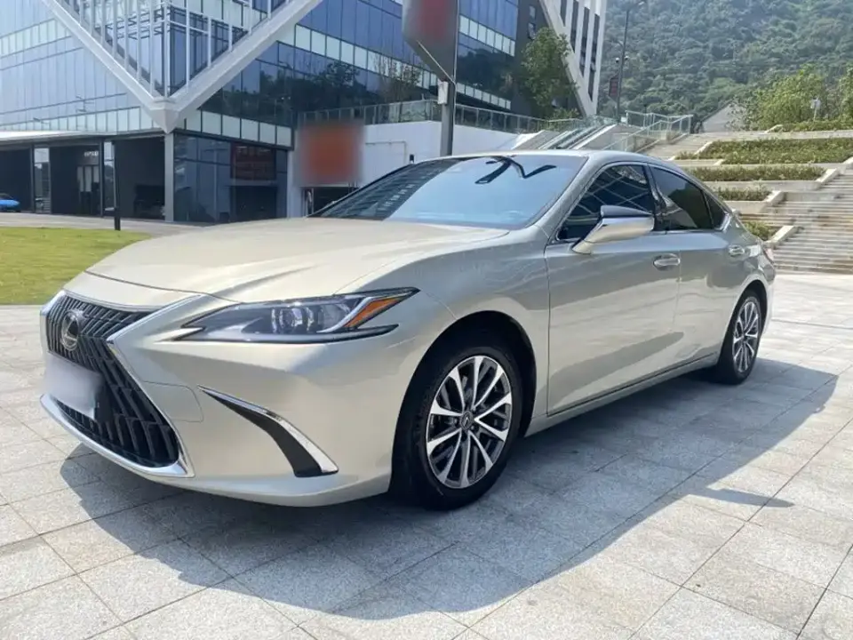 Lexus ES 200 Premium Edition 2024