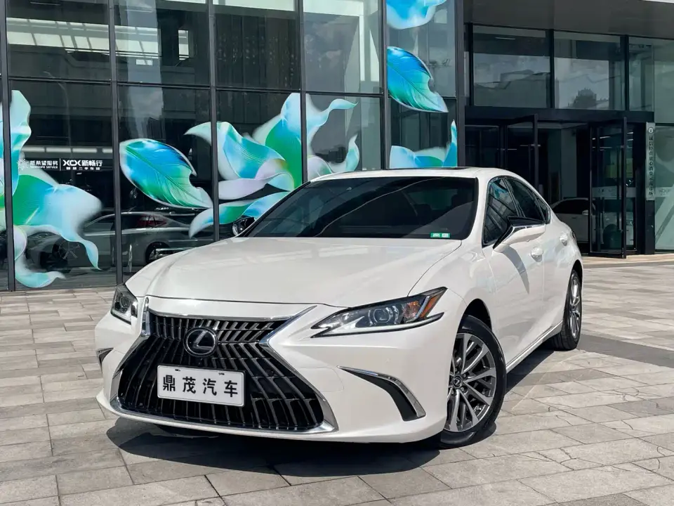 Lexus ES 200 Excellence Edition 2023