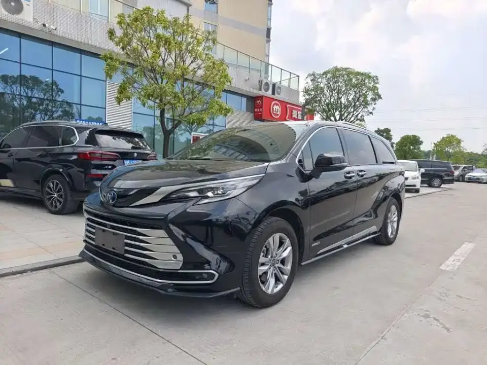 Toyota Sienna 2.5L Hybrid Platinum Edition 2022