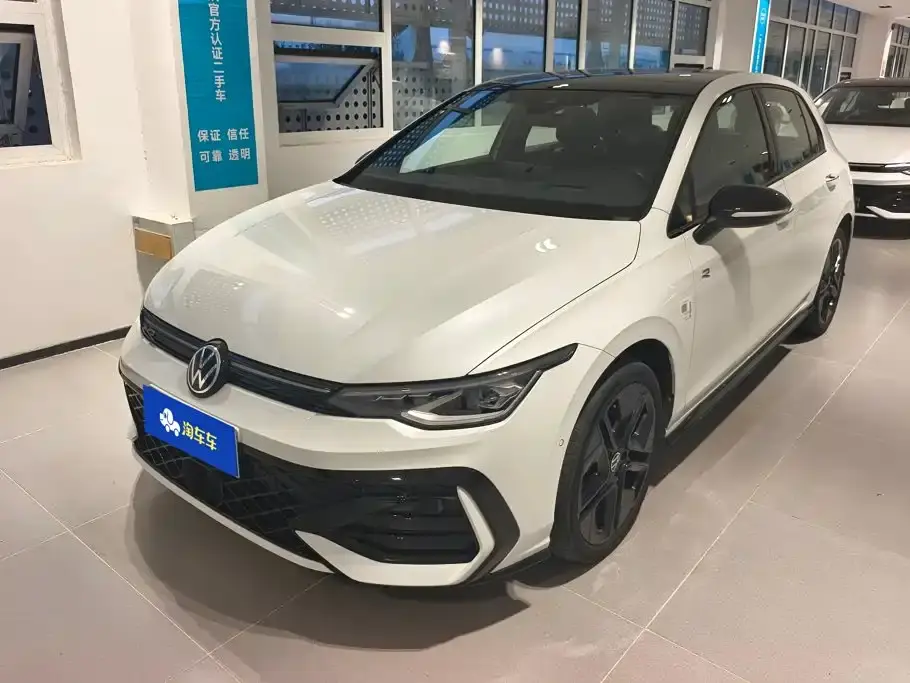 Volkswagen Golf 300TSI R-Line 2024