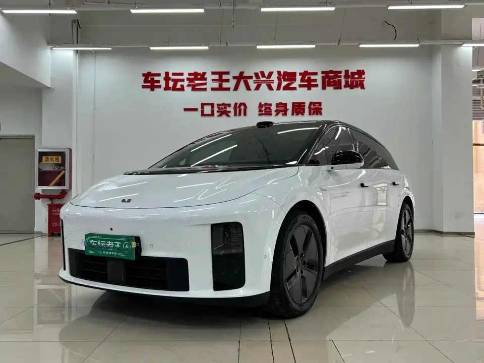 Li Auto i6 2WD Base Model 2025