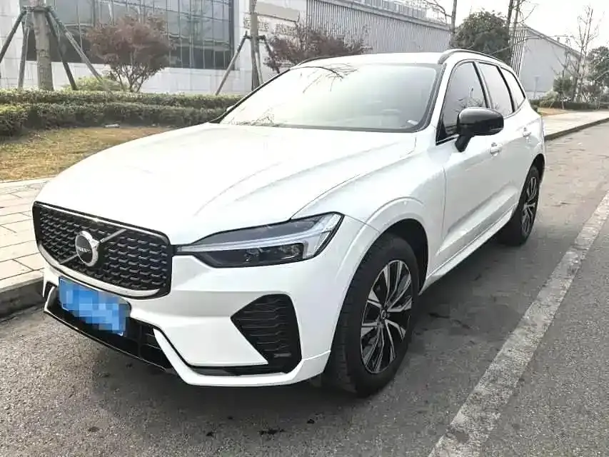 Volvo XC60 B5 4WD Intelligent Sport Edition 2024
