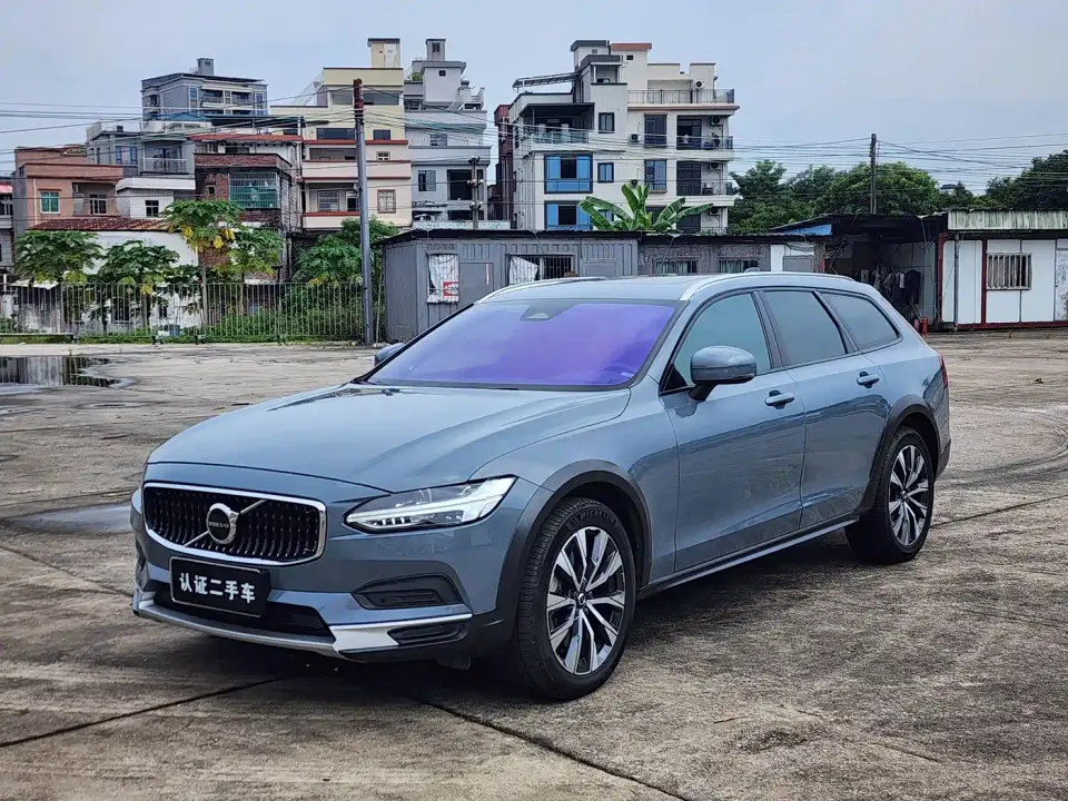Volvo V90 Cross Country B5 AWD Momentum 2022