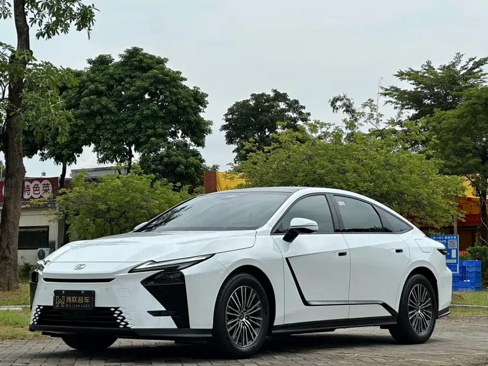 Lexus ES Model 300h Base Version 2026