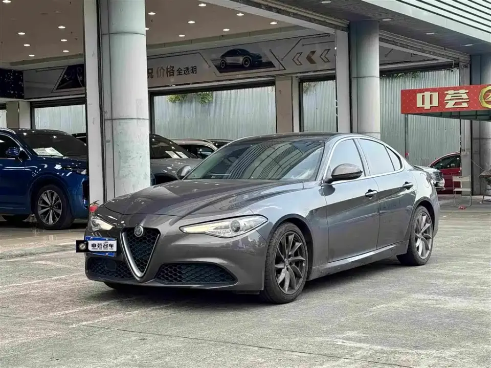 Alfa Romeo Giulia 2.0T 200HP Luxury Edition 2019