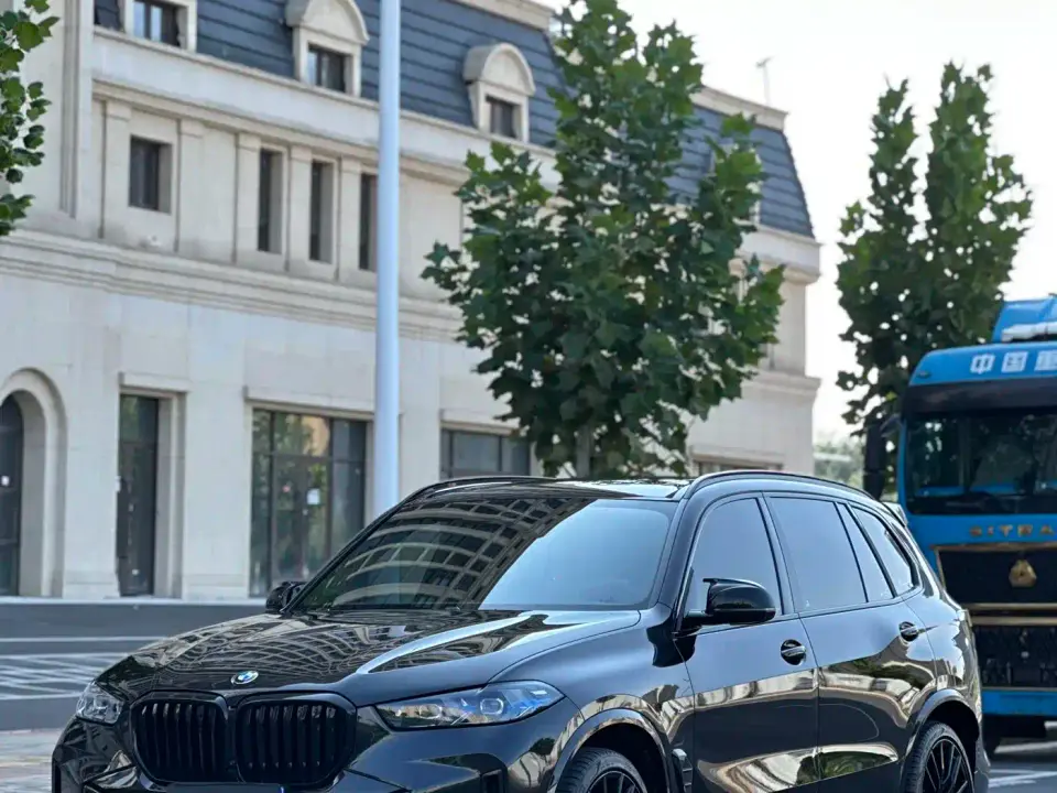 BMW X5 Model xDrive 40Li M Sport Blackout Package 2025