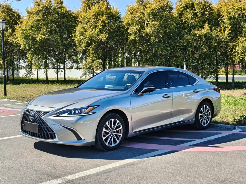 Lexus ES 200 Excellence 2021