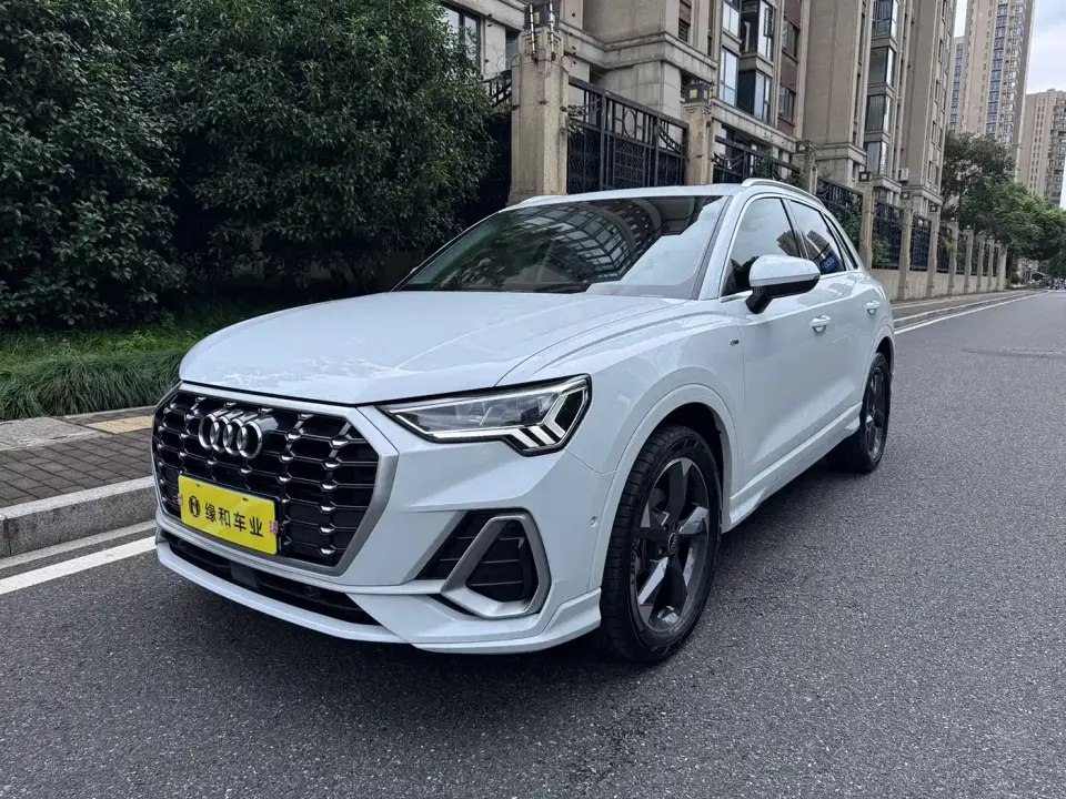 Audi Q3 35 TFSI Fashion Dynamic (1.4T) 2023